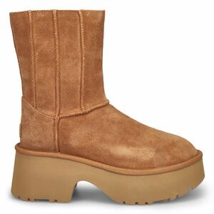 NWOT UGG CLASSIC TWIN SEAM NEW HEIGHTS